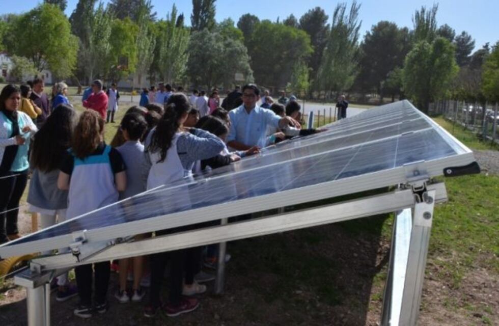 Centenario tiene la primera escuela urbana con paneles solares