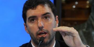 DYN35, BUENOS AIRES 25/10/16, EMILIO BASAVIBASSO, TITULAR DEL ANSES DURANTE LA REUNION DE LA COMISION  BICAMERAL DE CONTROL DE LOS FONDOS DE LA SEGURIDAD SOCIAL, ESTA TARDE EN EL SENADO DE LA NACION\u002EFOTO-DYN/EZEQUIEL PONTORIERO\u002E ciudad de buenos aires emilio basavilbaso titular del ANSES reunion con la comision bicameral de control de fondos de seguridad social