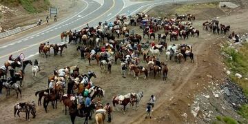 más de 450 jinetes y 150 peregrinos\u002E?