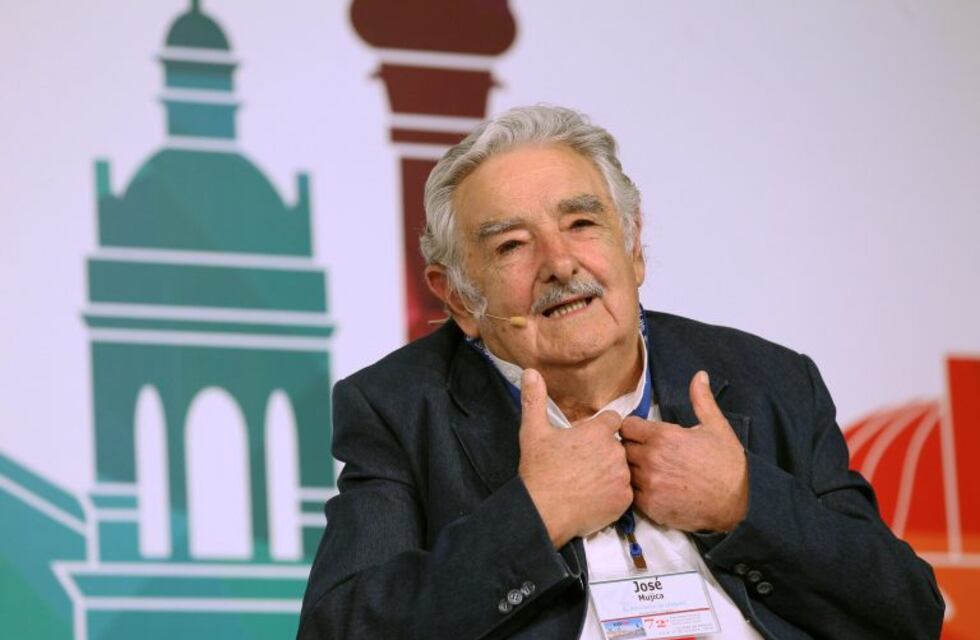 José Mujica: "La política es una pasión, al que le guste la plata que se dedique a los negocios"