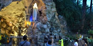 Primeros peregrinos arriban a la Gruta de la Virgen de Lourdes en Alta Gracia