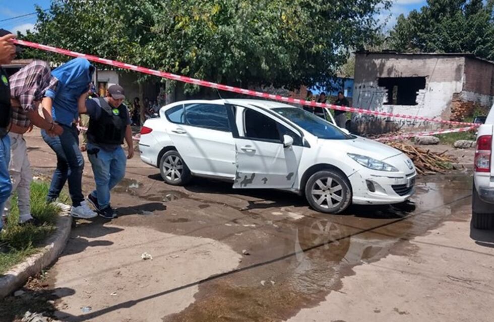 Dos jovenes fueron aprehendidos con armas de fuego y 17 mil pesos