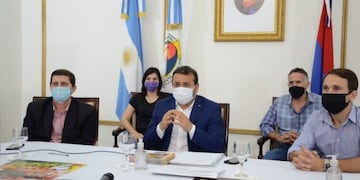 Herrera Ahuad junto a Safrán y Morgenstern distribuyó fondos para 100 entidades deportivas y lanzó el Deporbono (@gobmisiones)