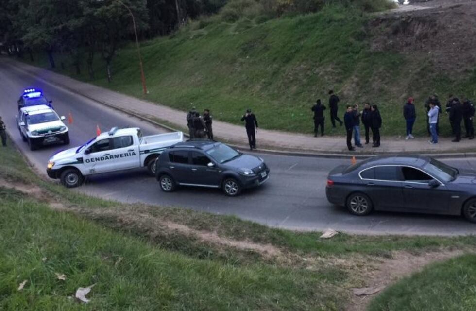 Balearon el auto de un empresario frigorífico para asaltarlo y quitarle 400 mil pesos