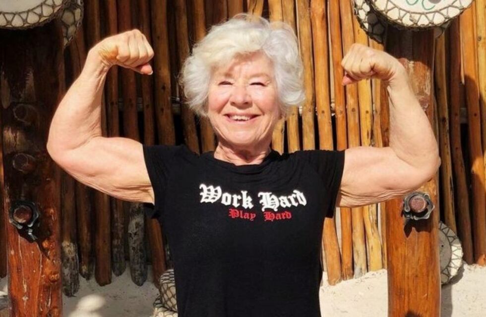 Una abuela de 73 años bajó 30 kilos gracias al entrenamiento y se volvió referente del fitness