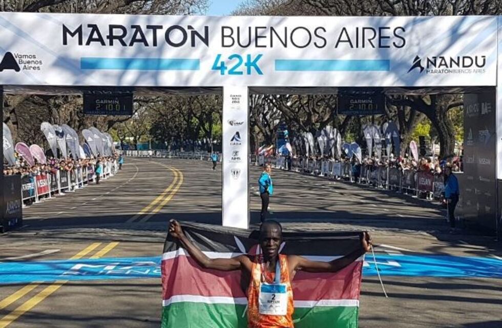 El keniata Barnabas Kiptum ganó el Maratón de Buenos Aires