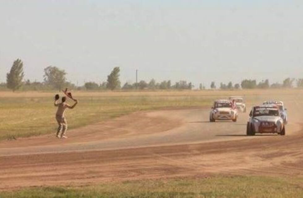 Pilotos de Arroyito corrieron la sexta fecha del Zonal Los Troncos