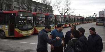 DYN08, BUENOS AIRES 14/07/2017, LOS CHOFERES DE LA LÍNEA 60 DE COLECTIVOS MANTENÍAN ESTA MAÑANA UN PARO POR TIEMPO INDETERMINADO, EN RECLAMO DE MEDIDAS DE SEGURIDAD PARA EL DESEMPEÑO DE SUS TAREAS\u002EFOTO:DYN/EZEQUIEL PONTORIERO\u002E