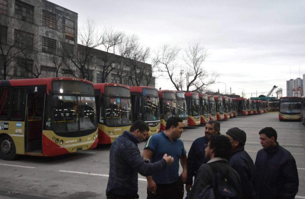 Choferes de la línea 60 continúan de paro en reclamo de medidas de seguridad y reincorporación de despedidos