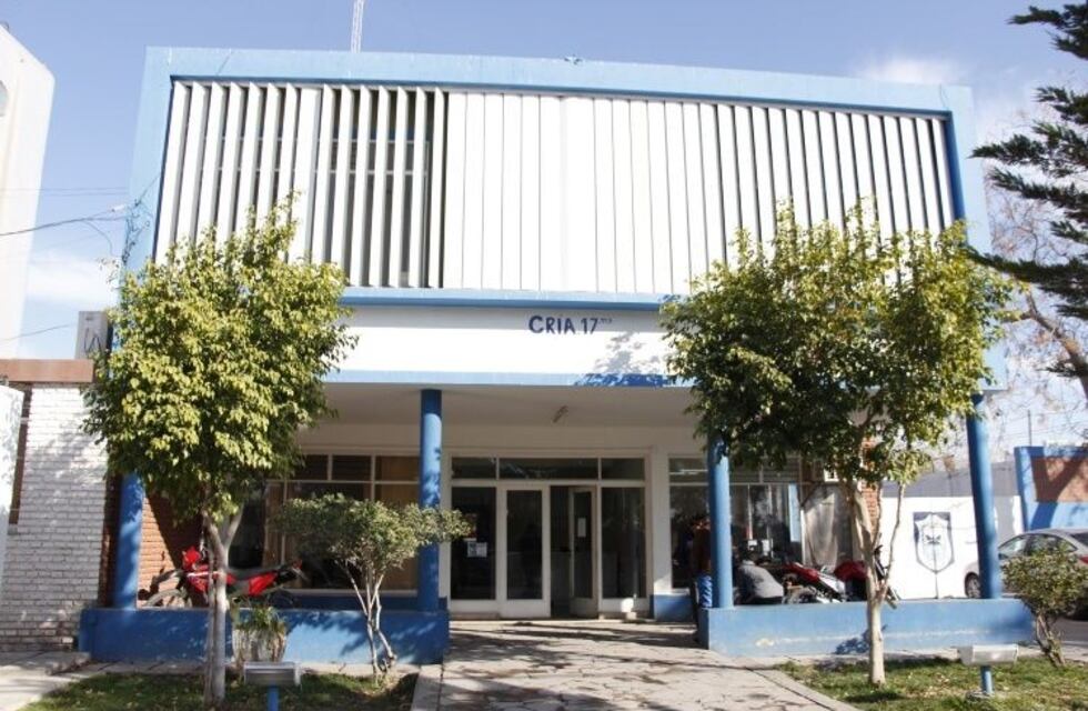 Ladrones dejan el botín a un nene que estaba solo en la calle y huyen