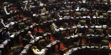 Sesión en la camara de Diputados\nDebate sobre el presupuesto 2021\nVista del congreso\nDiputado\nFoto Federico Lopez Claro\nArgentina - FTP CLARIN FLC_9145\u002Ejpg Z Cimeco