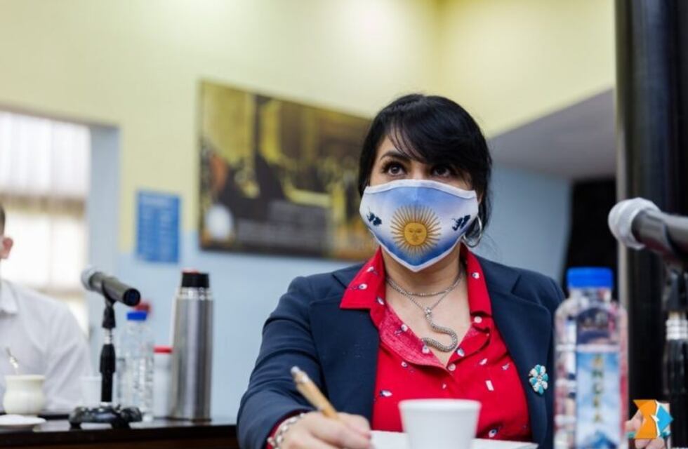 Acosta contó cómo fueron los acuerdos con las cooperativas de trabajo y fábricas de la provincia