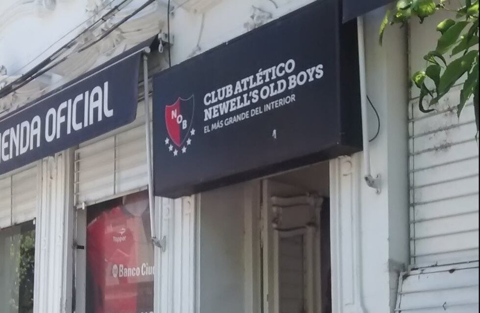 Delincuentes vaciaron la tienda oficial de Newell's de Moreno al 2000