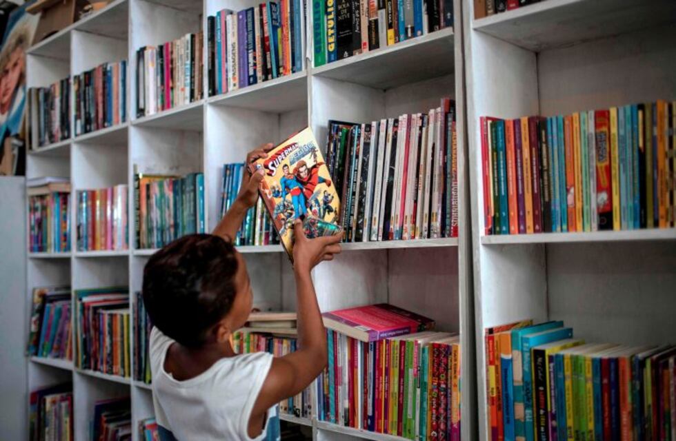 Educación entregó libros a la Secretaría de Cultura para distribuir en bibliotecas populares