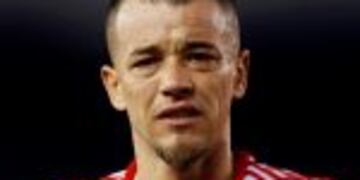 Football Soccer - River Plate v Independiente del Valle - Copa Libertadores - Antonio Liberti stadium, Buenos Aires, Argentina 4/5/16. River Plate's Andres D'Alessandro reacts after the match. REUTERS/Marcos Brindicci cancha river plate andres dalessandro futbol copa libertadores 2016 futbol futbolistas river plate independiente del valle