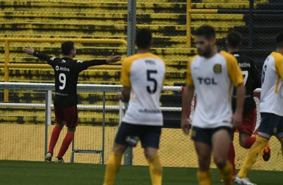 Central perdió 2 a 1 ante Colón y quedó eliminado de la Copa Santa Fe