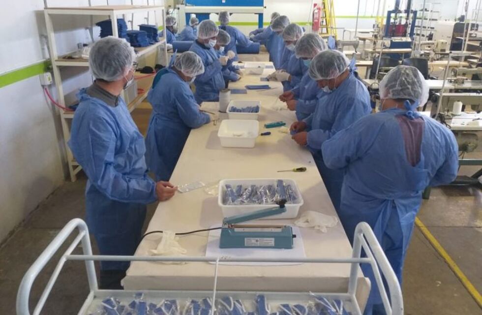 Producen más de mil barbijos por día en las cárceles de Mendoza