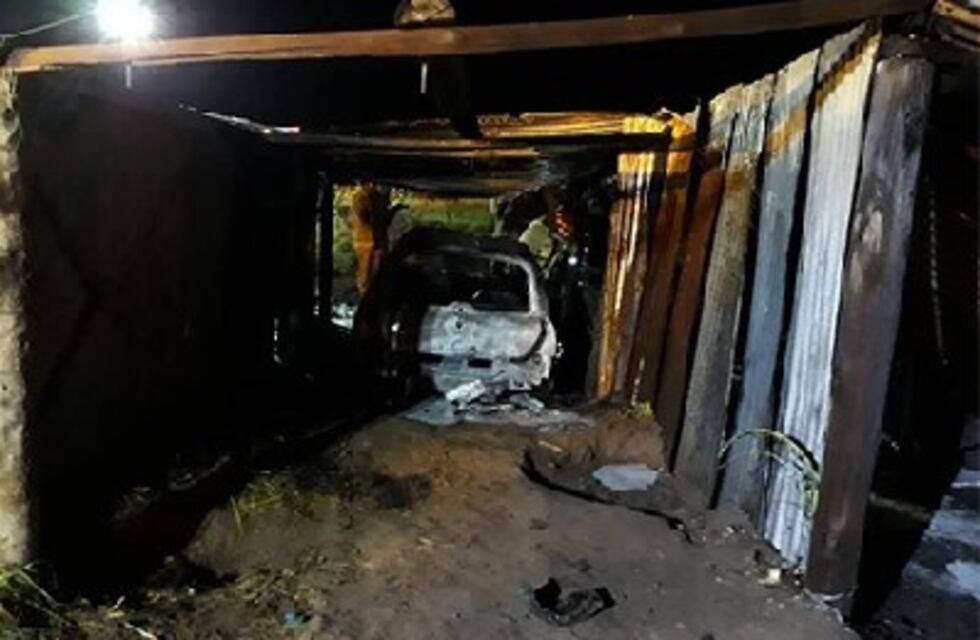 Voraz incendio en un depósito de Los Cisnes