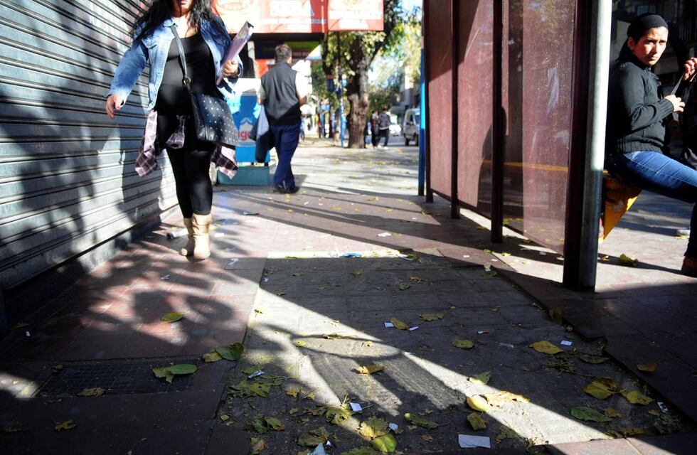 Cada uno se baña en donde quiere: el curioso objeto que apareció en las calles de Salta