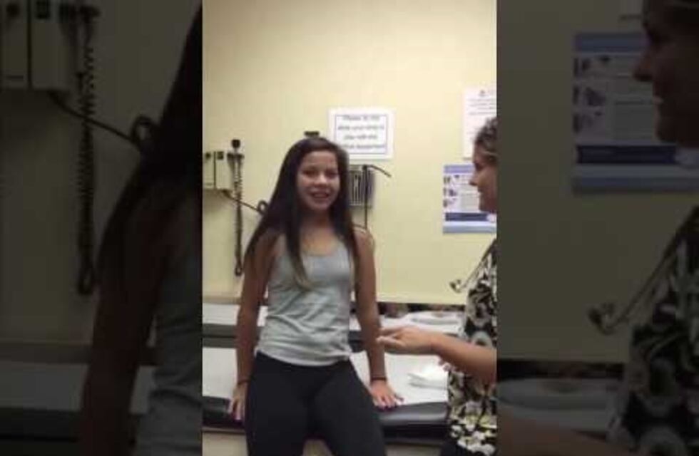 El viral que causa risa y preocupación: el miedo de una chica por las agujas