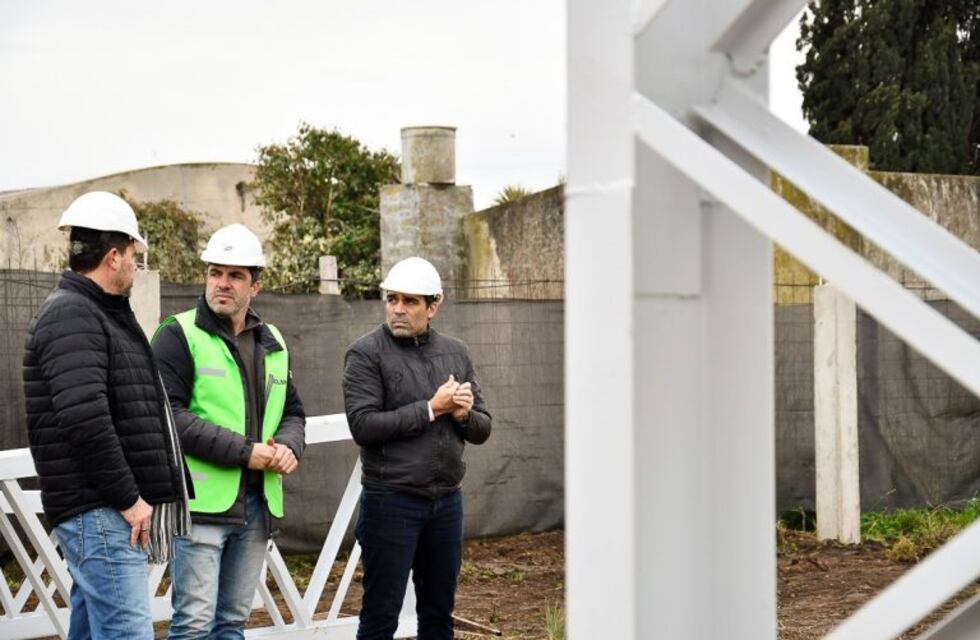 López recorrió el futuro Natatorio Municipal