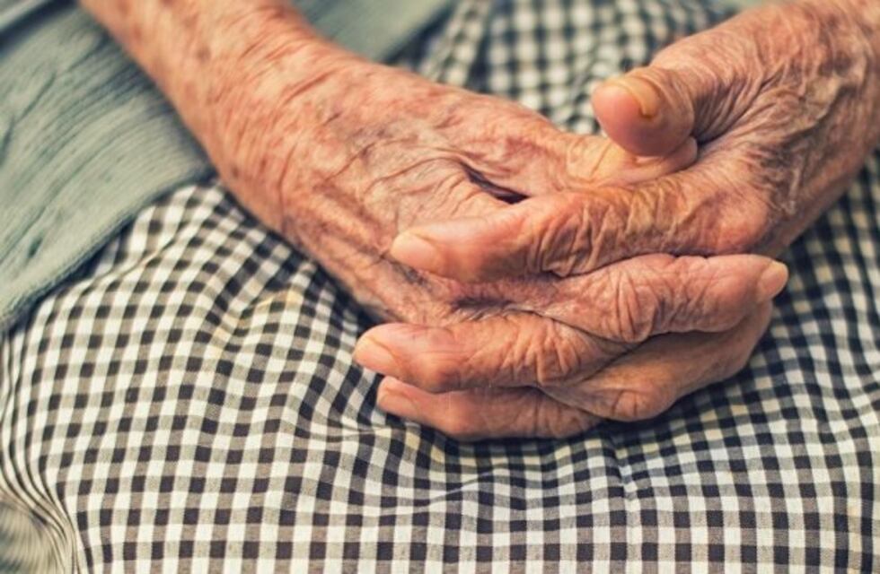 Dictaron medidas de restricción para la hija de la abuela golpeada