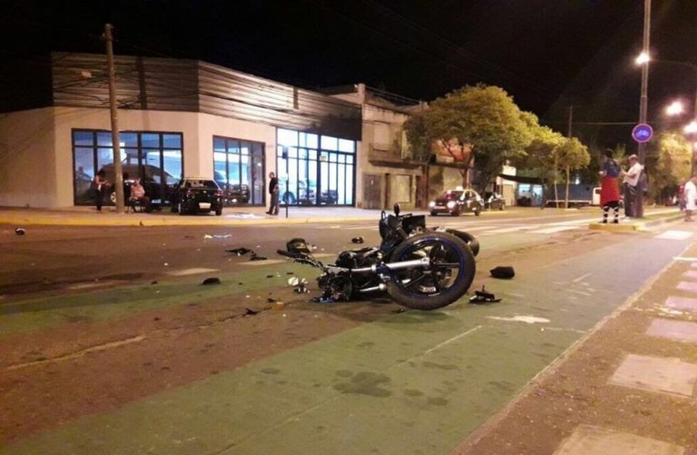 Falleció un joven en un choque entre una moto y un taxi