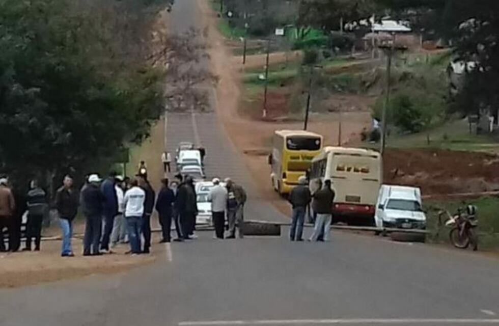 Los tabacaleros de Pozo Azul siguen con los cortes de ruta