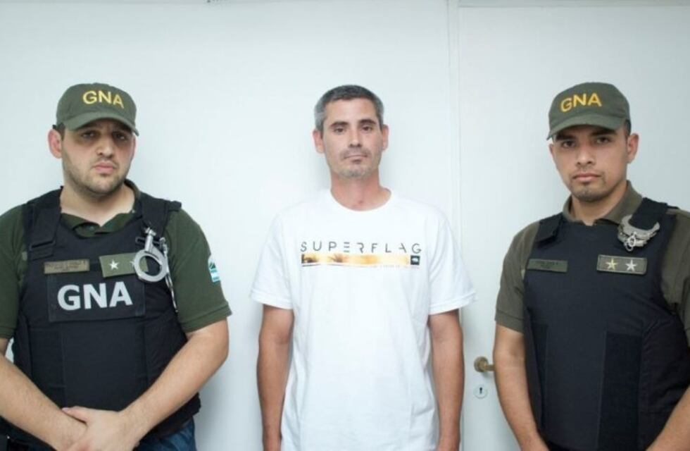 Un ex suboficial de PFA prófugo se entregó con una carta a Patricia Bullrich