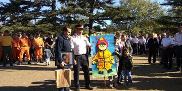 Homenaje a bomberos voluntarios en La Cumbre
