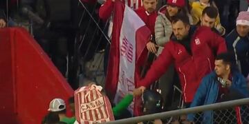 Los hinchas de San Martín y Sarmiento se saludaron y dieron una imagen ejemplar\u002E
