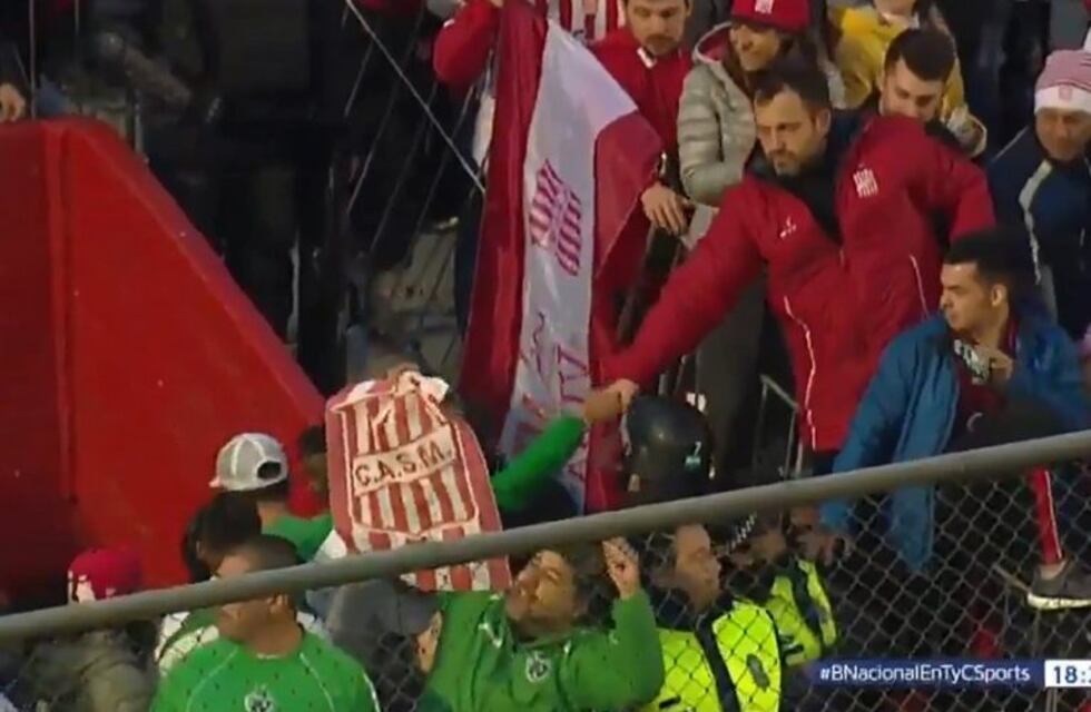 Todo terminó en paz: los hinchas de San Martín y Sarmiento se saludaron al final del partido