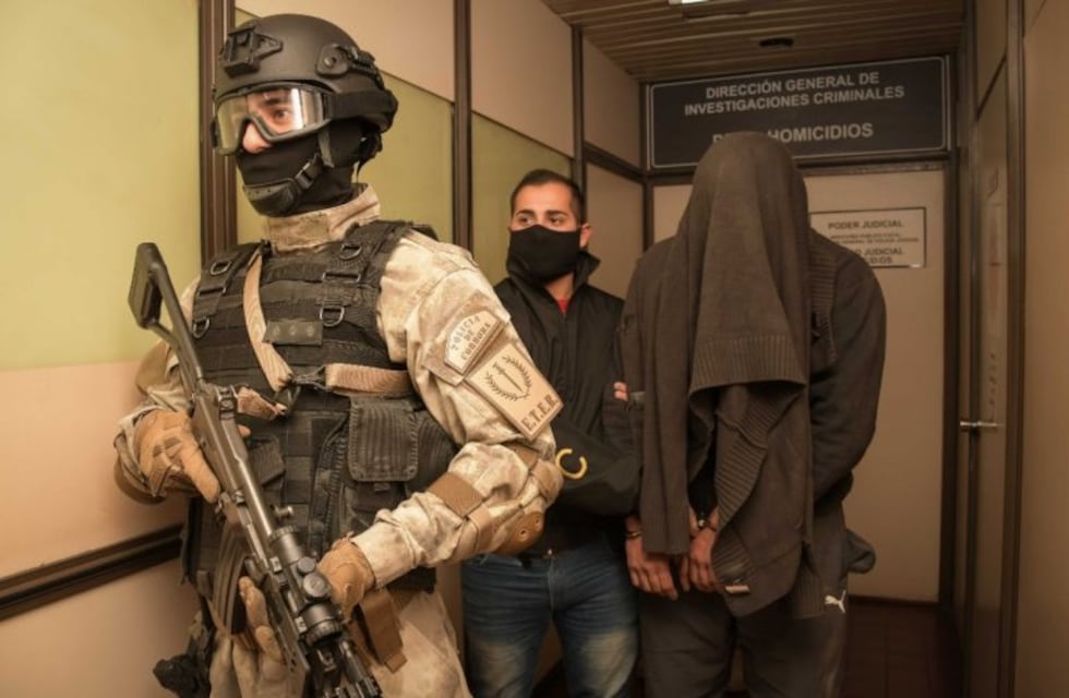 Detuvieron a dos sospechosos por la muerte de la mujer hallada en Villa Martinez