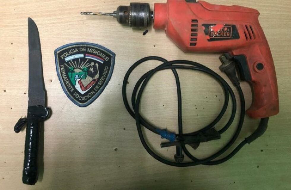 Sorprendieron a un ladrón cuando saltó el muro de una casa con elementos robados