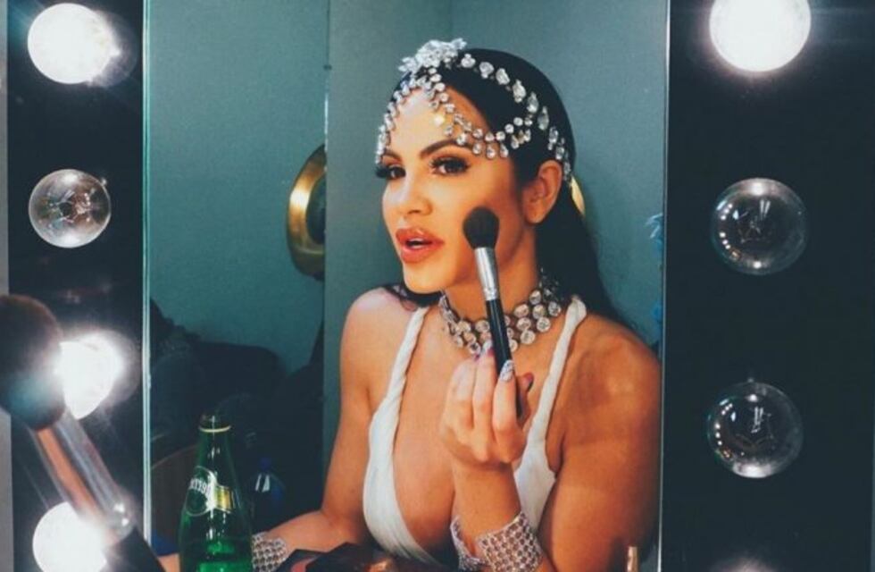 Natti Natasha revolucionó Instagram con un vestido súper escotado