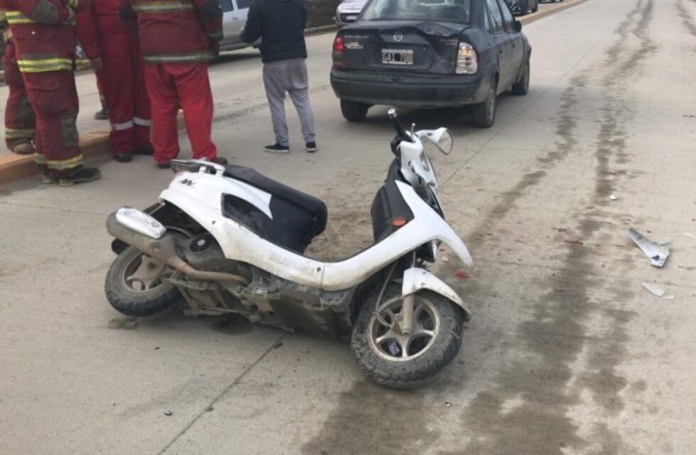 Accidente vial en intersección de Almirante Irizar e Hipólito Irigoyen