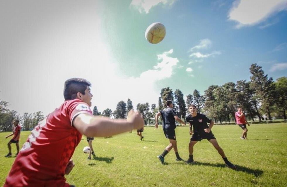 El plantel de Instituto compartió un entrenamiento con los chicos del Complejo Esperanza