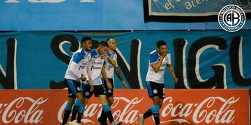 Un pase exacto de Vázquez, y una definición más certera todavía de Tito Noir para el 1 a 0\u002E