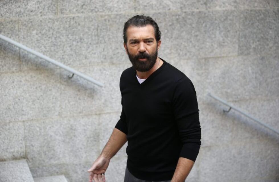 Antonio Banderas sorprendió a todos con un nuevo cambio de look