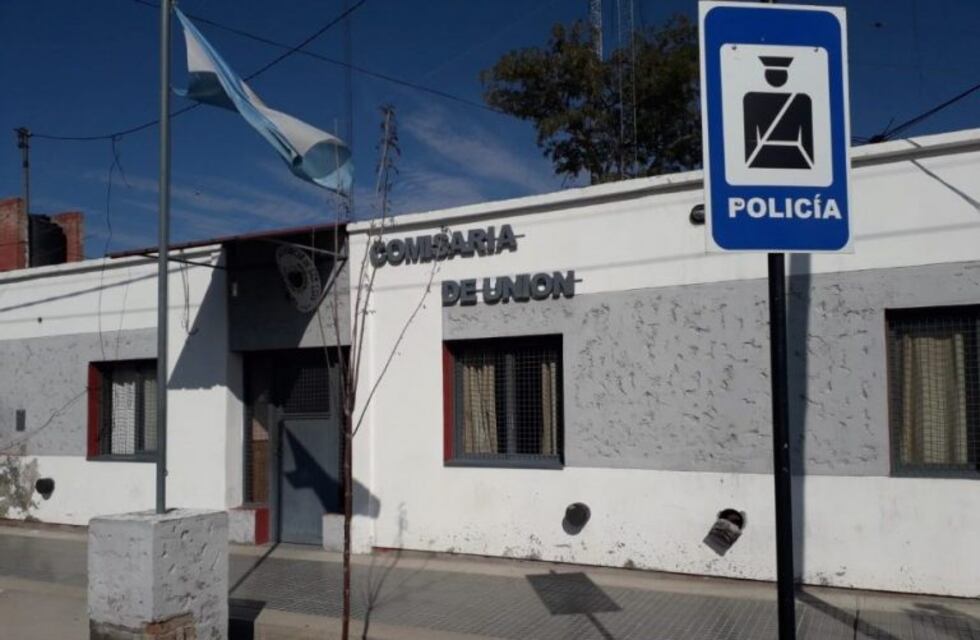 Un muerto y un herido grave tras el vuelco de una camioneta en Unión