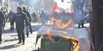 Enfrentamiento Policía y trabajadores del Astillero Río Santiago\u002E