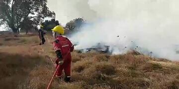Bomberos Voluntarios intervinieron en el incendio de pastizales del oeste (Rafaela Noticias)