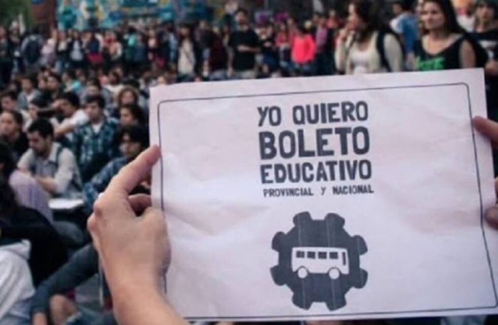 Aunque no sabe cómo financiarlo Perotti dijo que desde el lunes inscribirán para el Boleto Educativo Gratuito