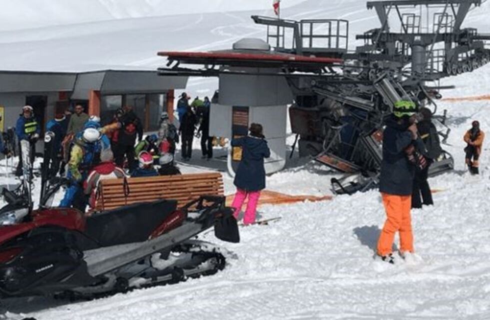 Una aerosilla perdió el control y lanzó a los esquiadores por el aire