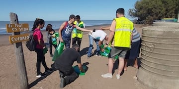 Limpeza de la Costa Pehuen Co