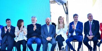 Insfrán estuvo junto a otros gobernadores del PJ en el acto por el día de la Lealtad