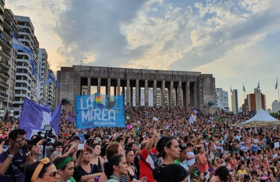 El Paro Internacional de Mujeres se hizo sentir con una gran marcha en Rosario