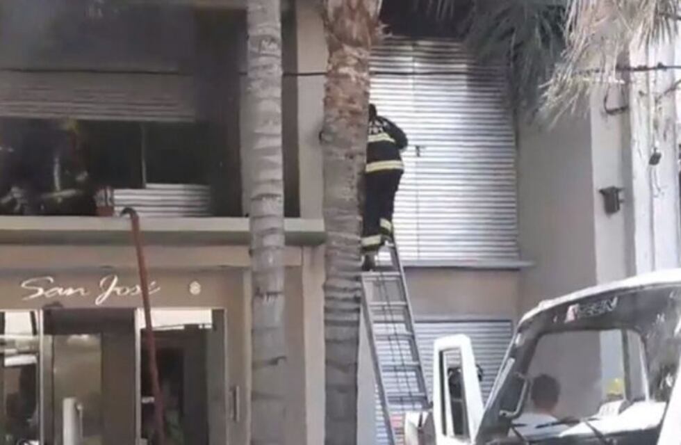 Se incendió un edificio en el centro de Resistencia