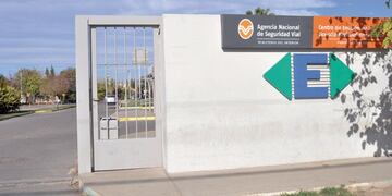 EMICAR está ubicado en Rawson. Es allí donde se rinde para obtener la licencia.