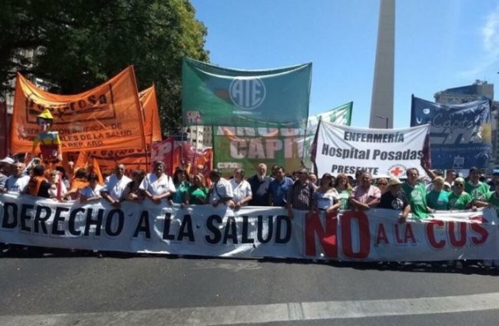 Trabajadores de hospitales marcharon en defensa de la salud pública